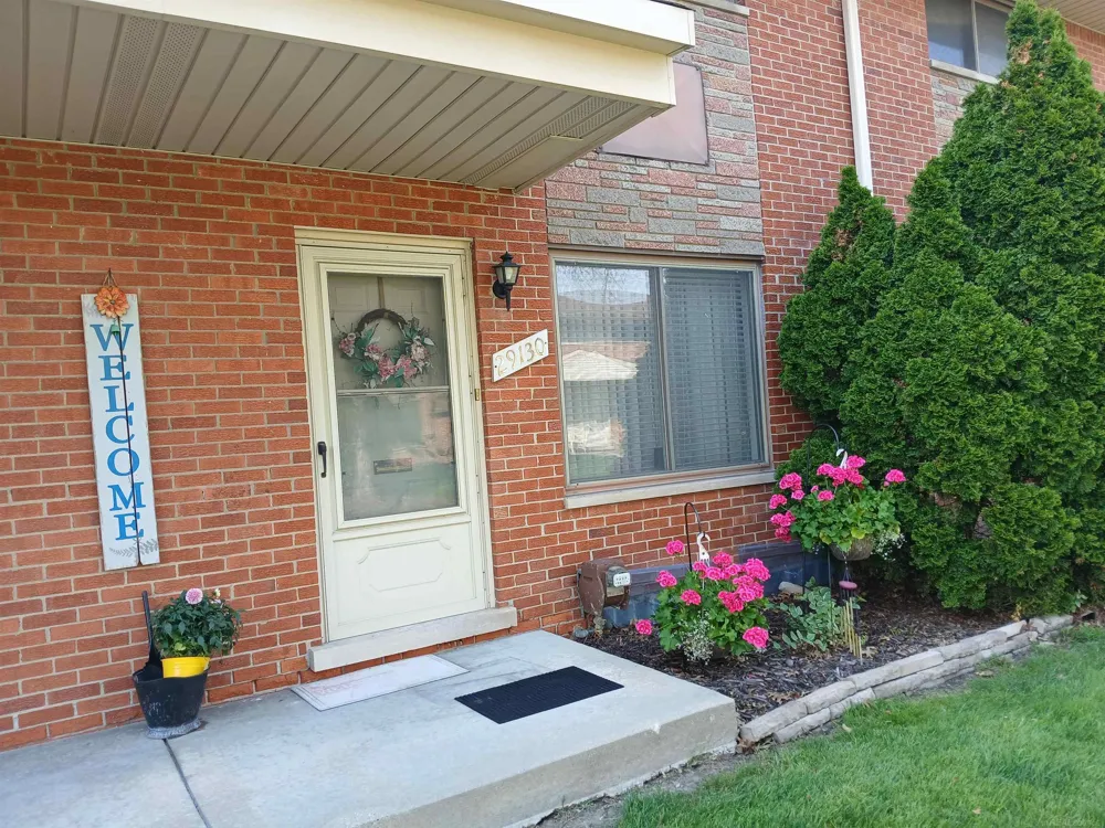 29130 Tessmer Court Madison Heights City, MI 48071