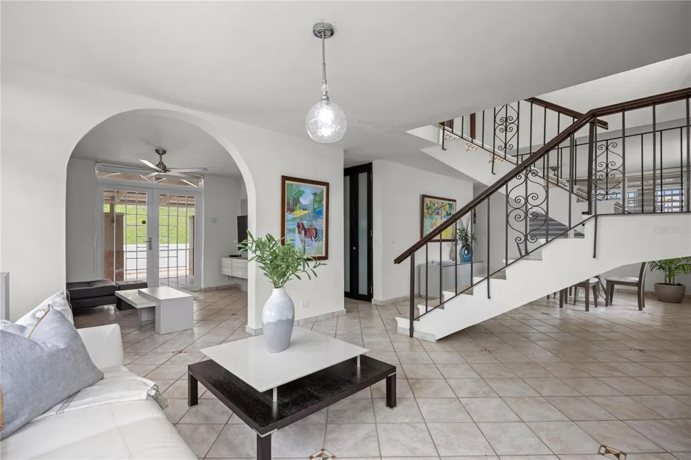 Calle 6 H17 TINTILLO GARDENS Guaynabo, PR 00966