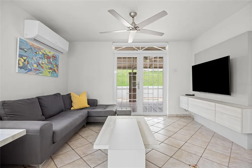 Calle 6 H17 TINTILLO GARDENS Guaynabo, PR 00966