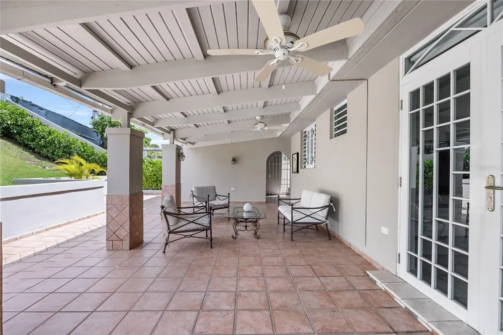 Calle 6 H17 TINTILLO GARDENS Guaynabo, PR 00966