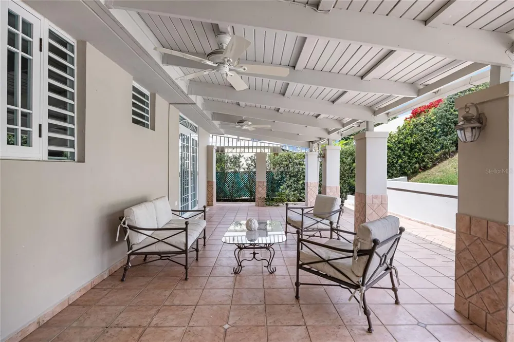 Calle 6 H17 TINTILLO GARDENS Guaynabo, PR 00966