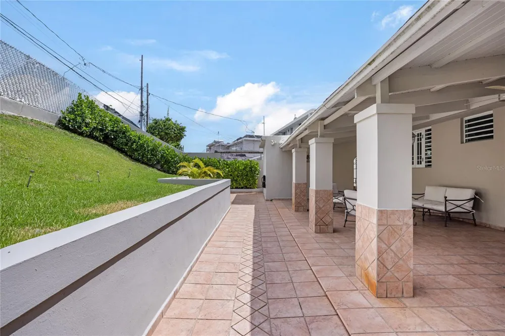 Calle 6 H17 TINTILLO GARDENS Guaynabo, PR 00966