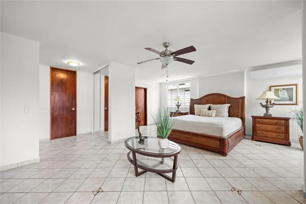 Calle 6 H17 TINTILLO GARDENS Guaynabo, PR 00966