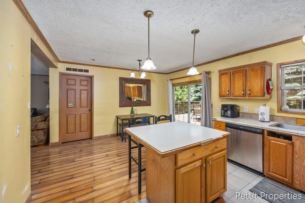 2481 Bauer Road Jenison, MI 49428