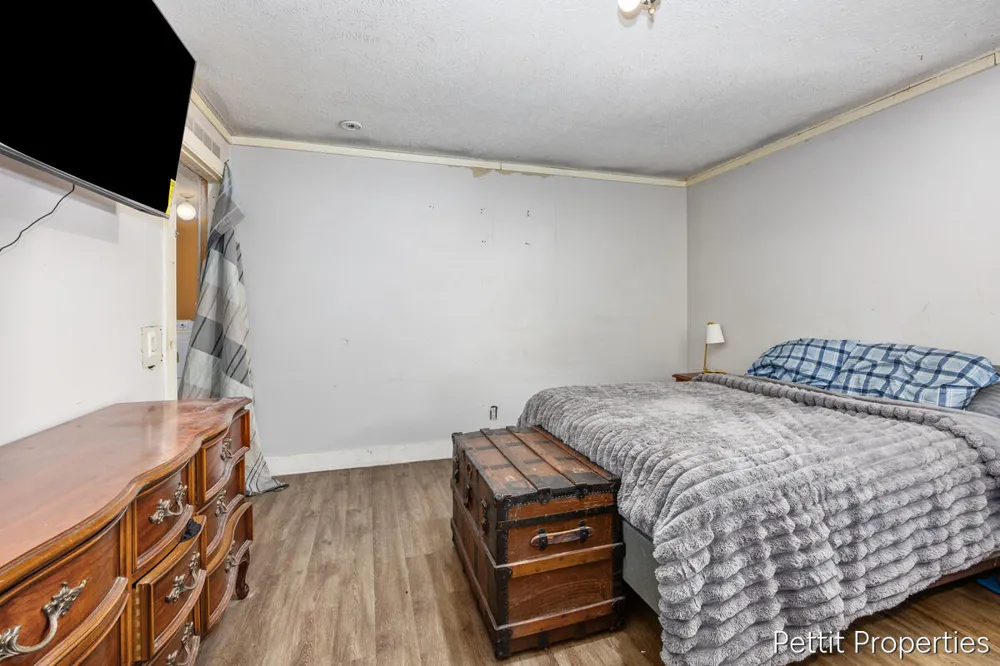 2481 Bauer Road Jenison, MI 49428