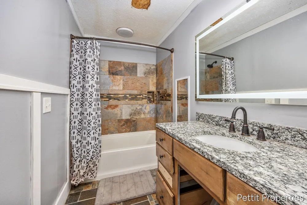 2481 Bauer Road Jenison, MI 49428