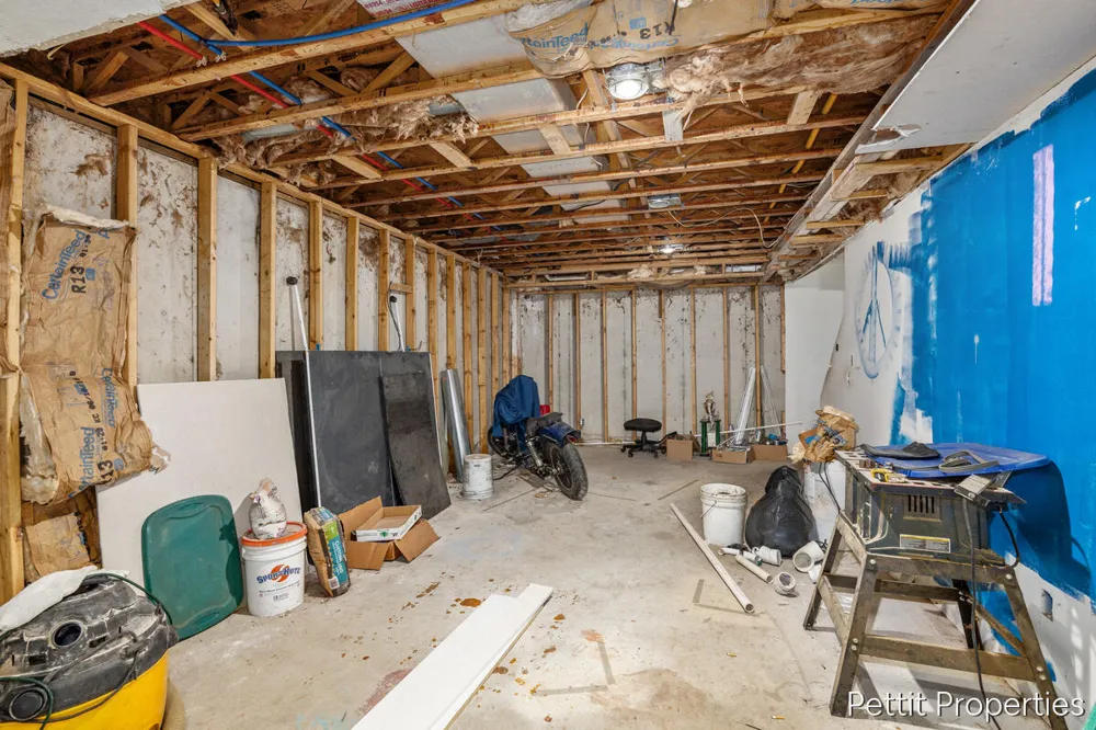 2481 Bauer Road Jenison, MI 49428
