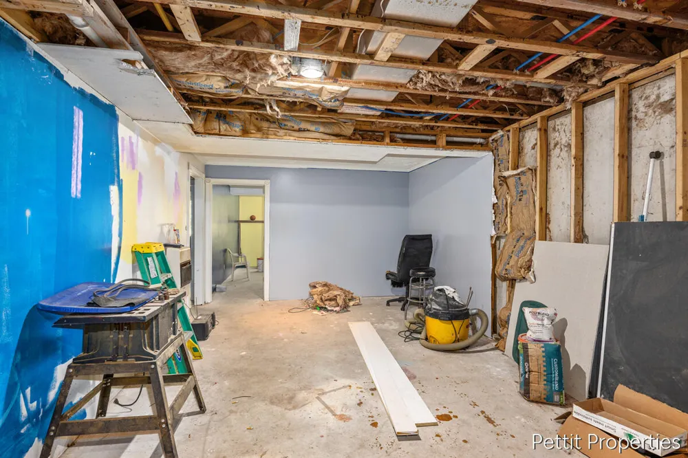 2481 Bauer Road Jenison, MI 49428