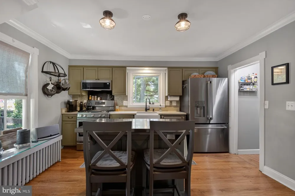 18 E LOUDOUN STREET Round Hill, VA 20141