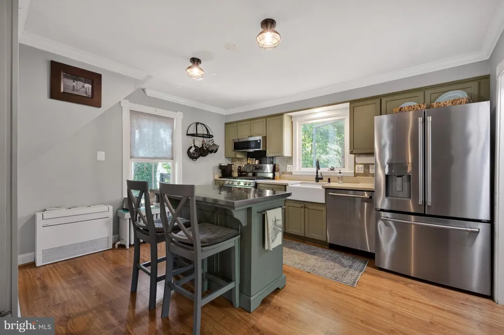 18 E LOUDOUN STREET Round Hill, VA 20141