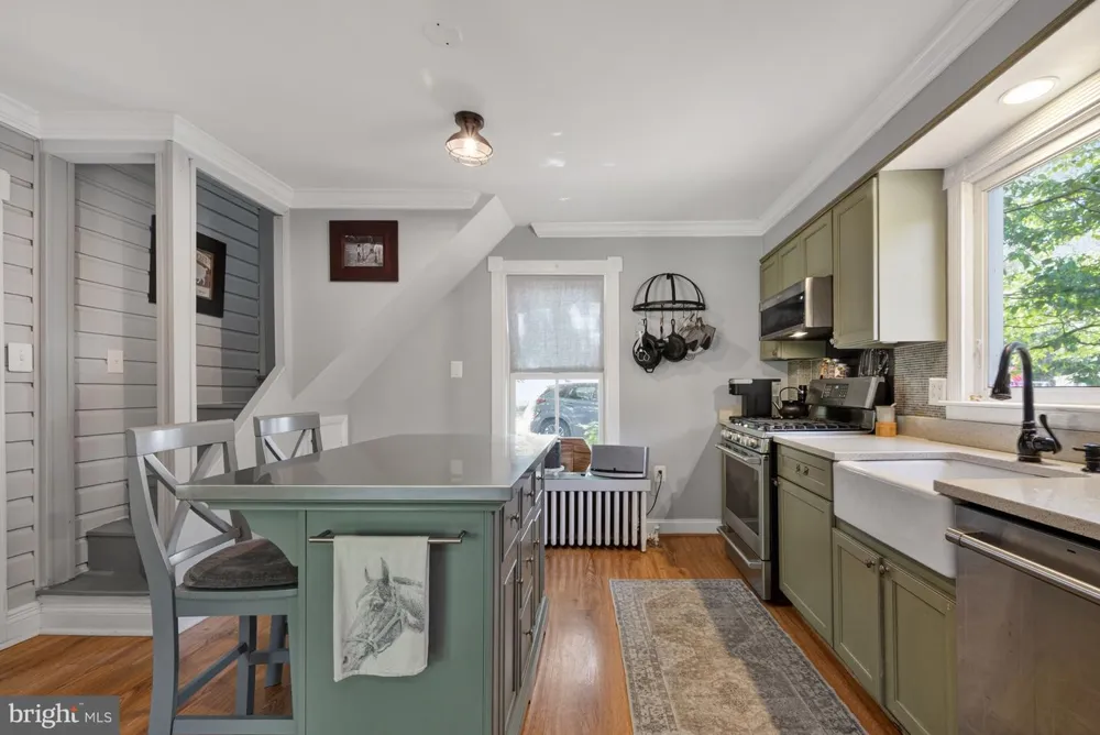 18 E LOUDOUN STREET Round Hill, VA 20141