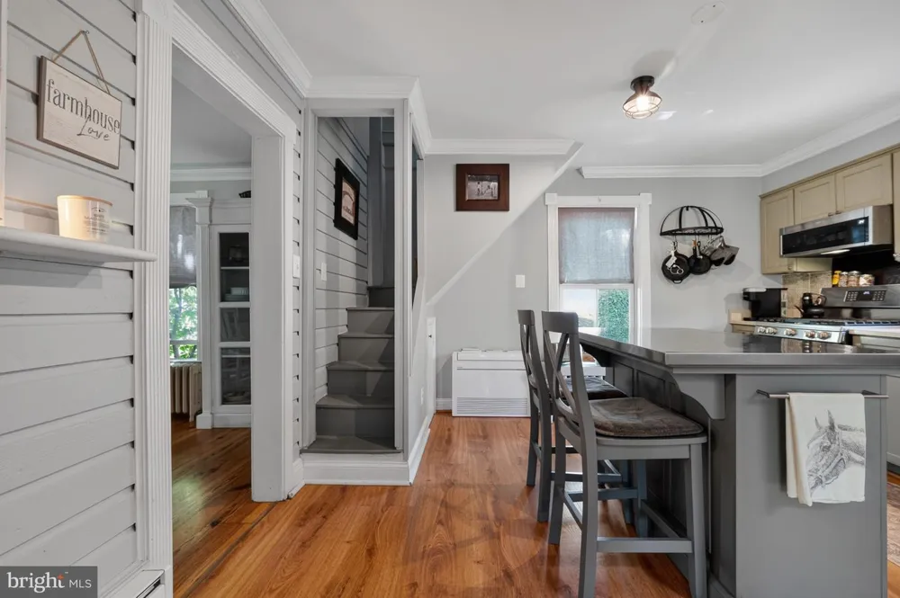 18 E LOUDOUN STREET Round Hill, VA 20141