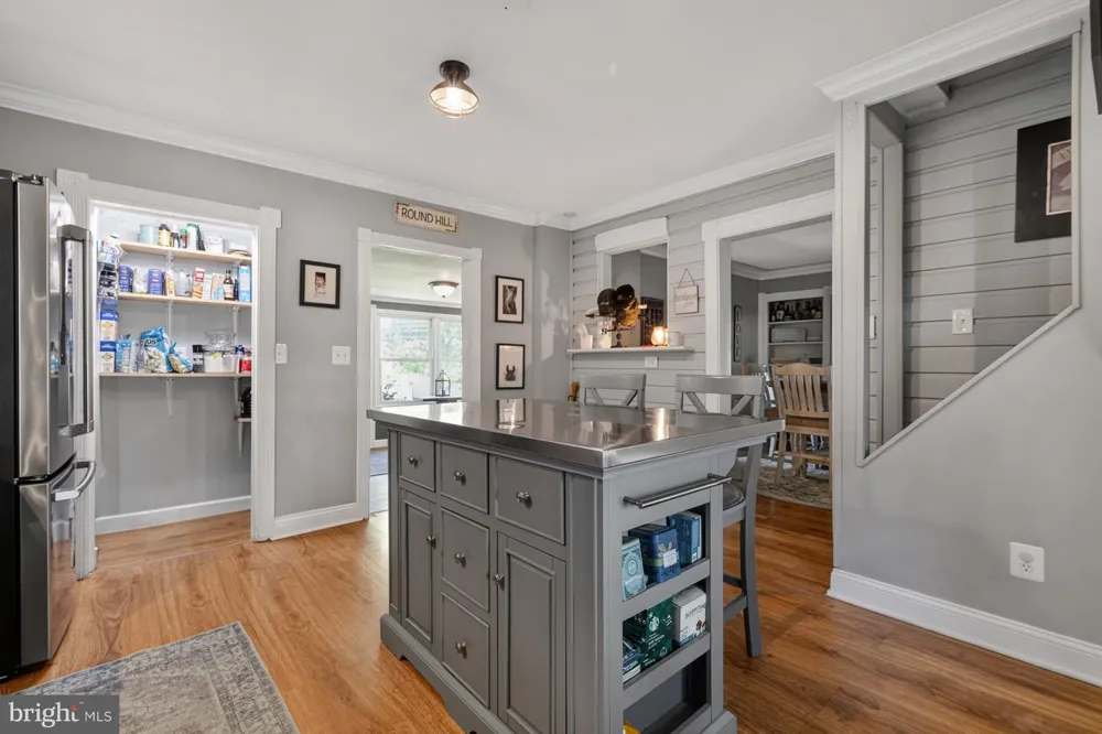 18 E LOUDOUN STREET Round Hill, VA 20141