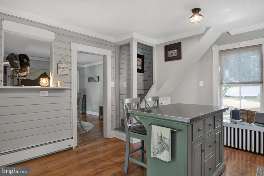 18 E LOUDOUN STREET Round Hill, VA 20141