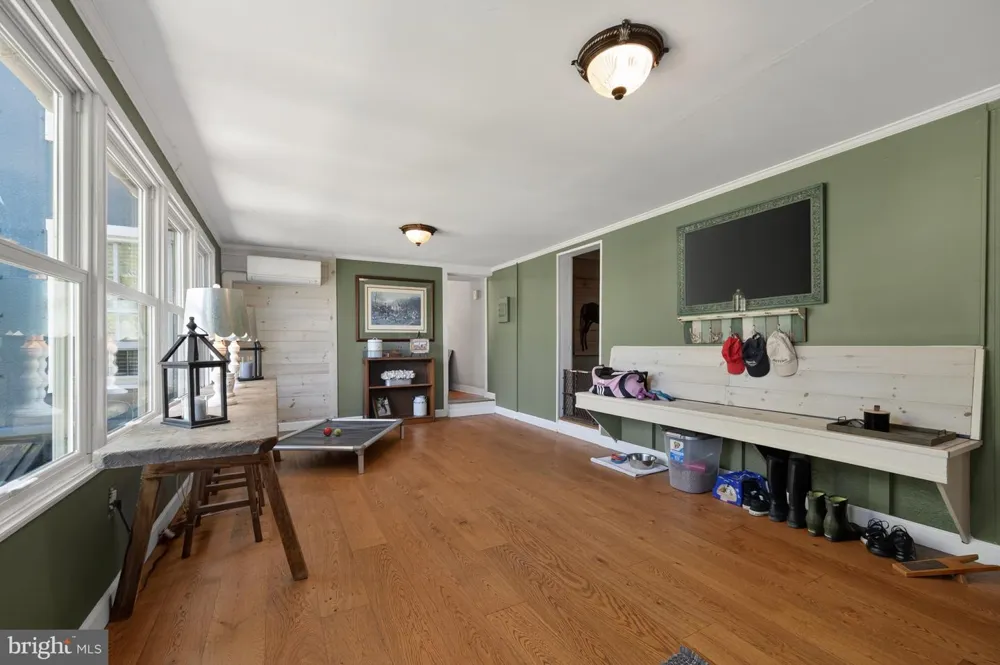 18 E LOUDOUN STREET Round Hill, VA 20141