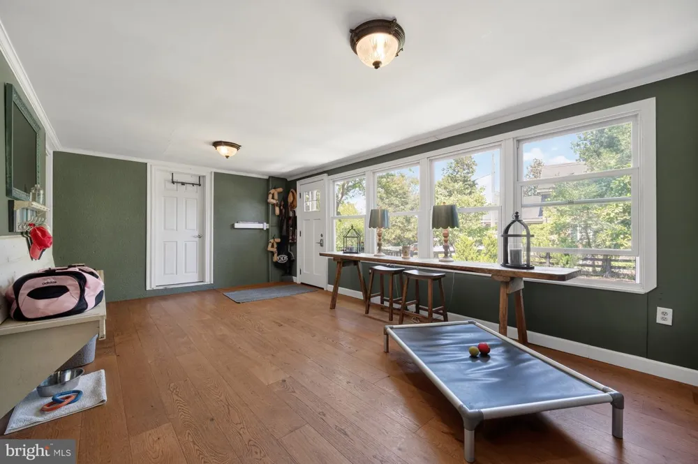 18 E LOUDOUN STREET Round Hill, VA 20141