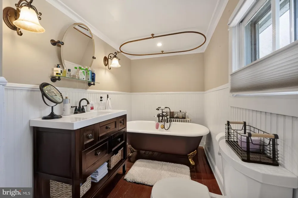 18 E LOUDOUN STREET Round Hill, VA 20141