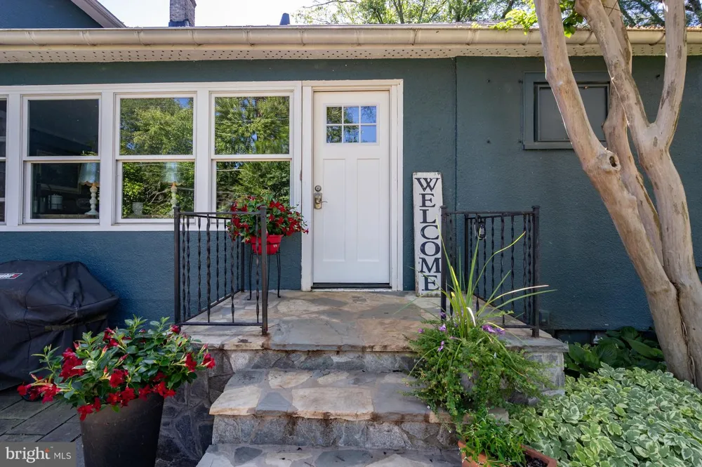 18 E LOUDOUN STREET Round Hill, VA 20141