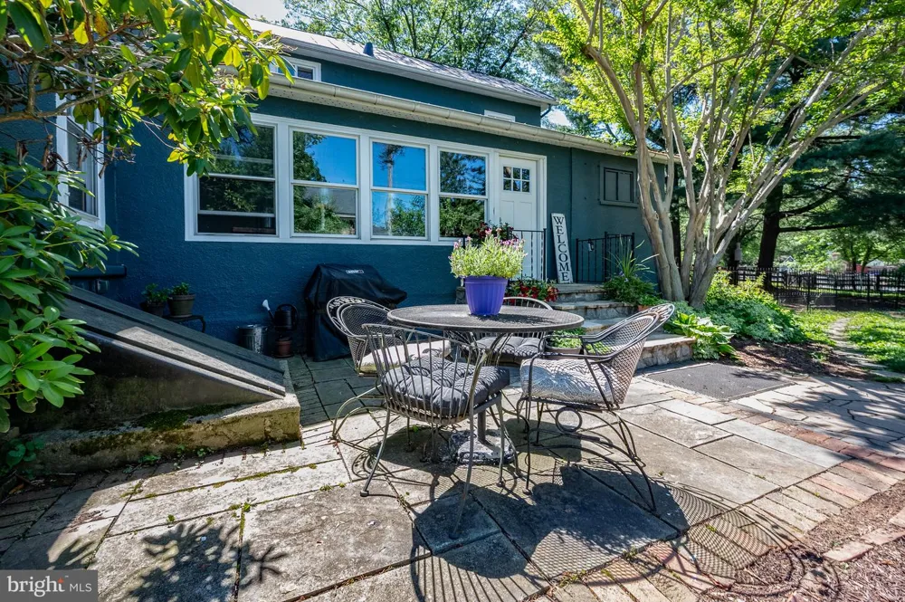 18 E LOUDOUN STREET Round Hill, VA 20141