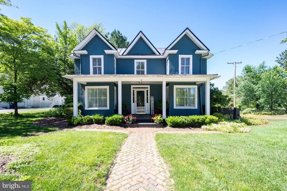 18 E LOUDOUN STREET Round Hill, VA 20141