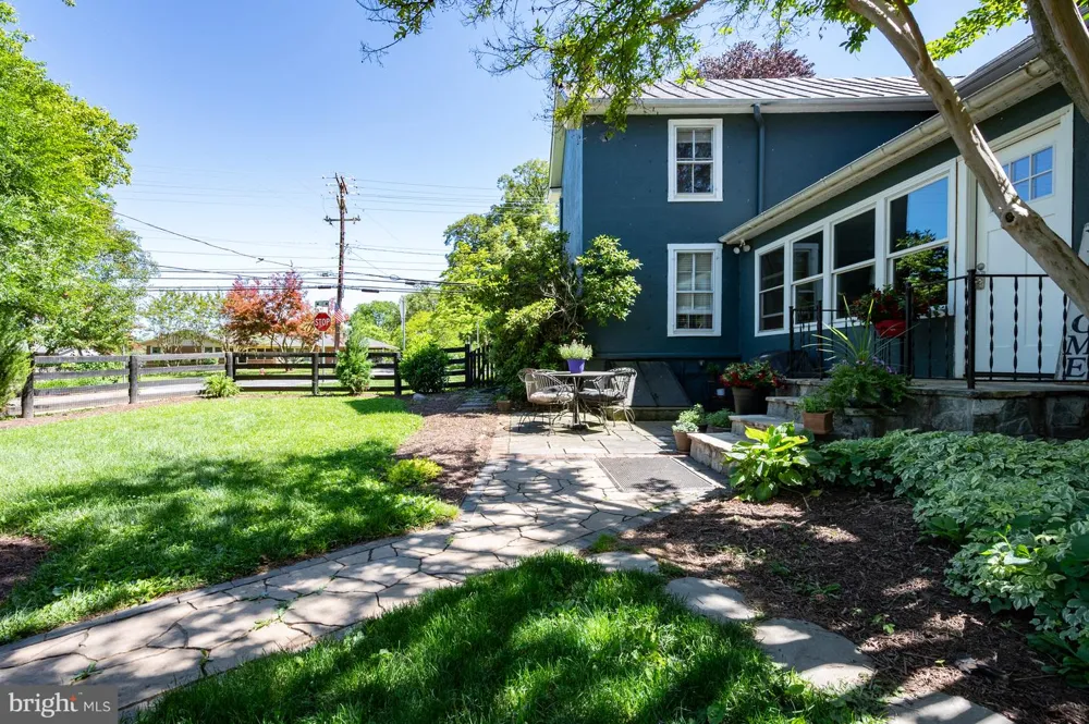 18 E LOUDOUN STREET Round Hill, VA 20141