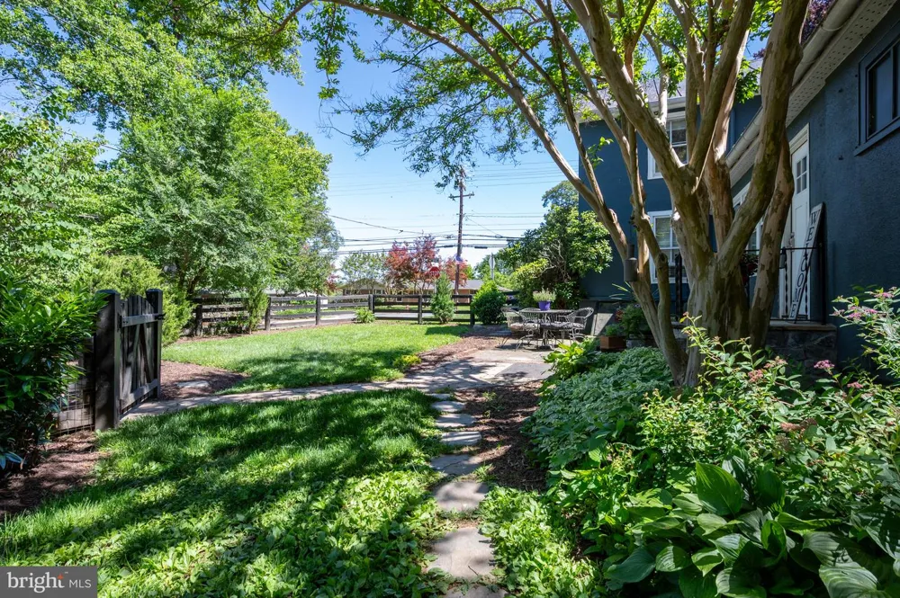 18 E LOUDOUN STREET Round Hill, VA 20141