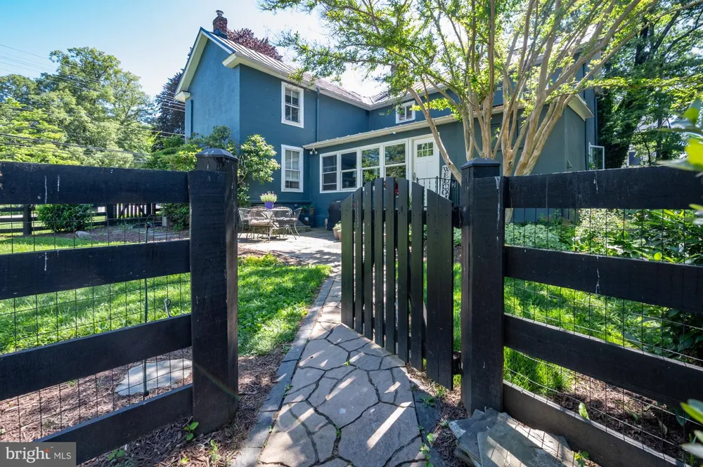 18 E LOUDOUN STREET Round Hill, VA 20141