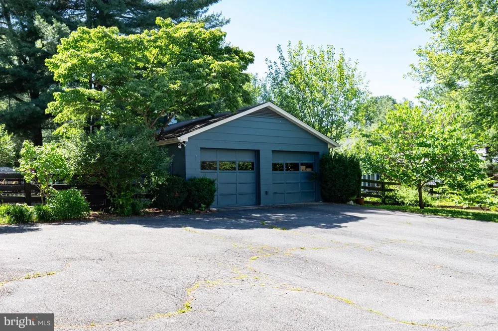 18 E LOUDOUN STREET Round Hill, VA 20141