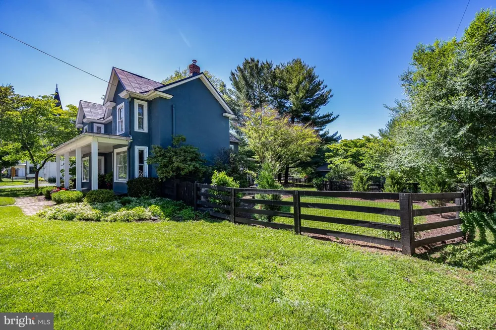 18 E LOUDOUN STREET Round Hill, VA 20141