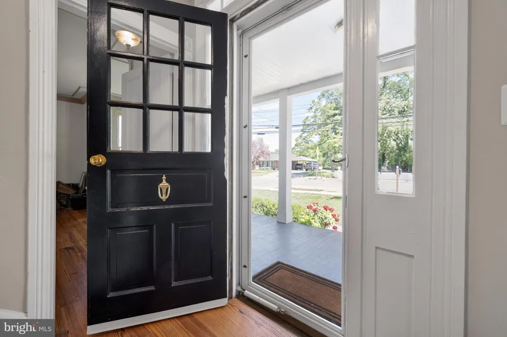 18 E LOUDOUN STREET Round Hill, VA 20141