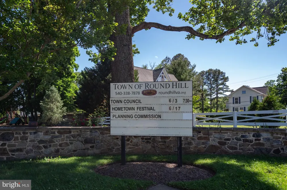 18 E LOUDOUN STREET Round Hill, VA 20141