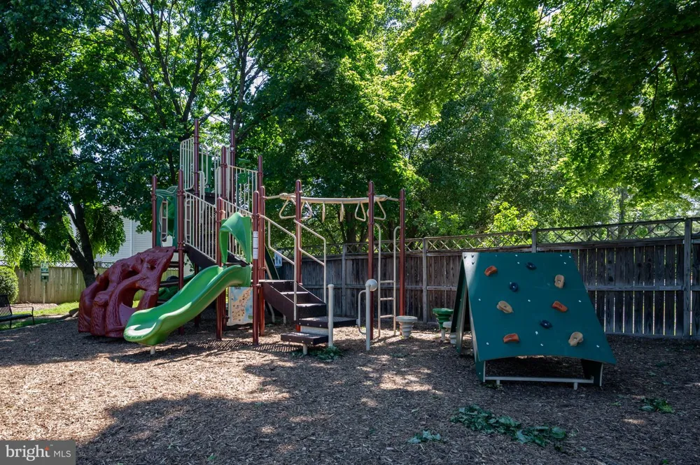 18 E LOUDOUN STREET Round Hill, VA 20141