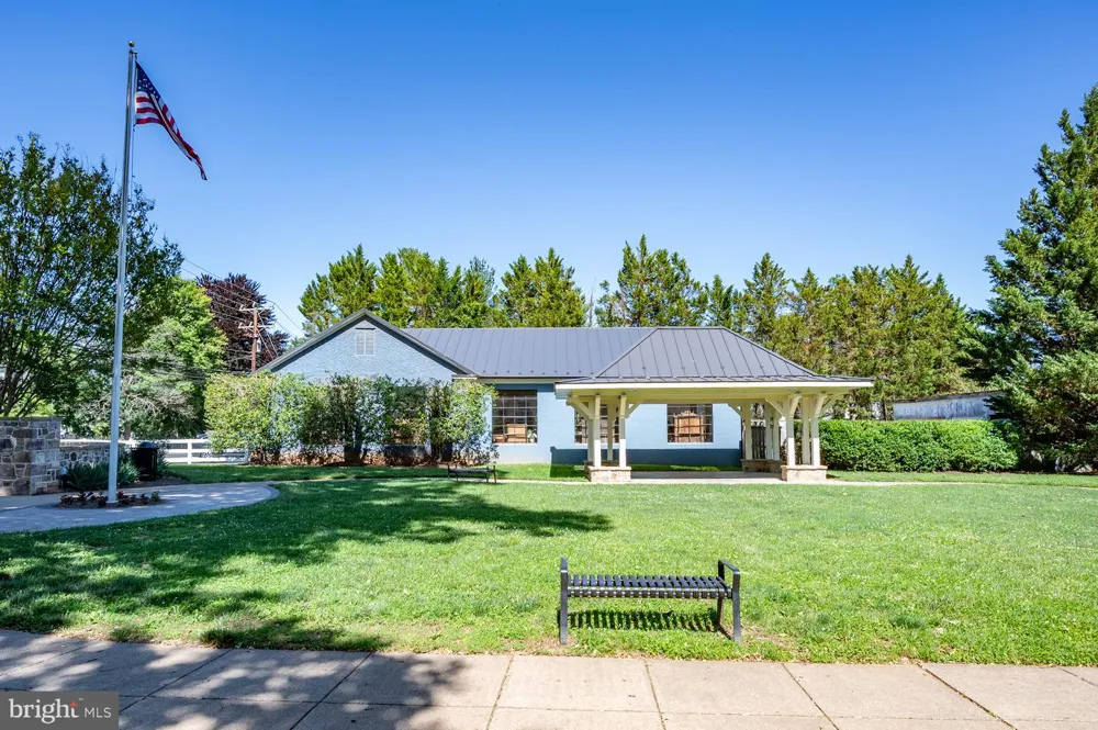 18 E LOUDOUN STREET Round Hill, VA 20141