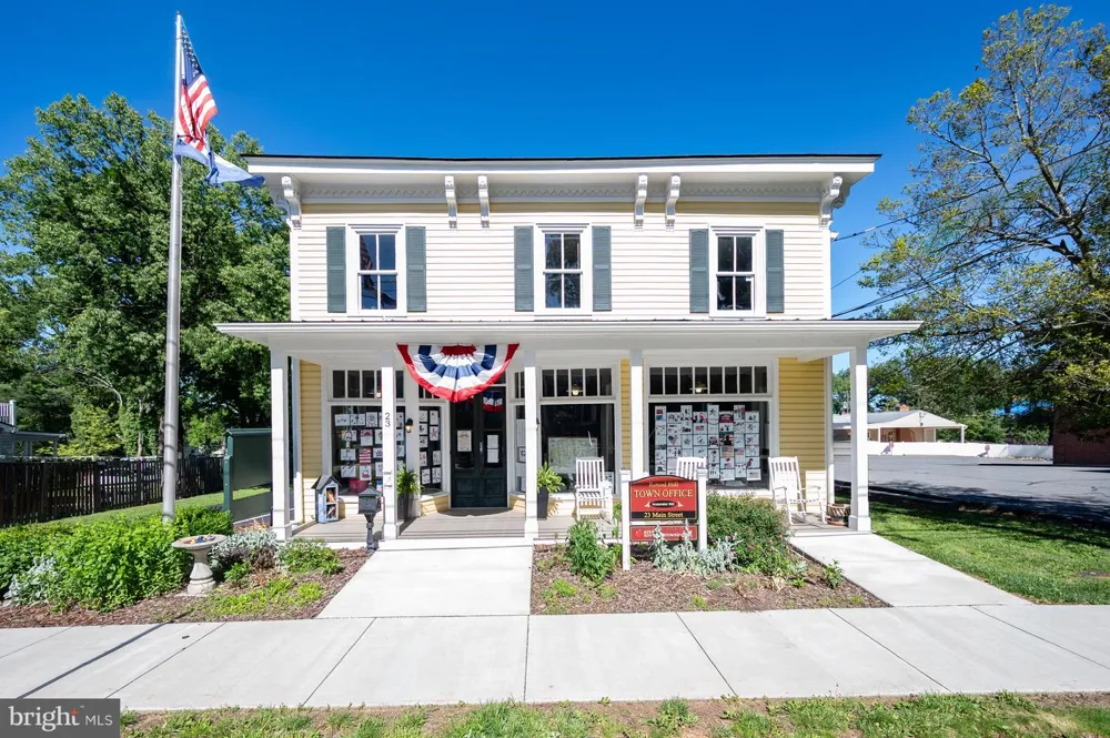 18 E LOUDOUN STREET Round Hill, VA 20141
