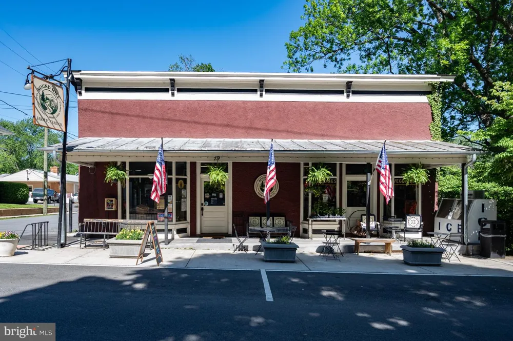 18 E LOUDOUN STREET Round Hill, VA 20141