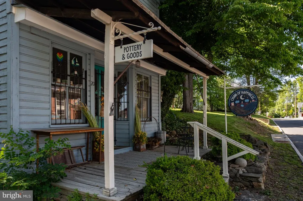 18 E LOUDOUN STREET Round Hill, VA 20141