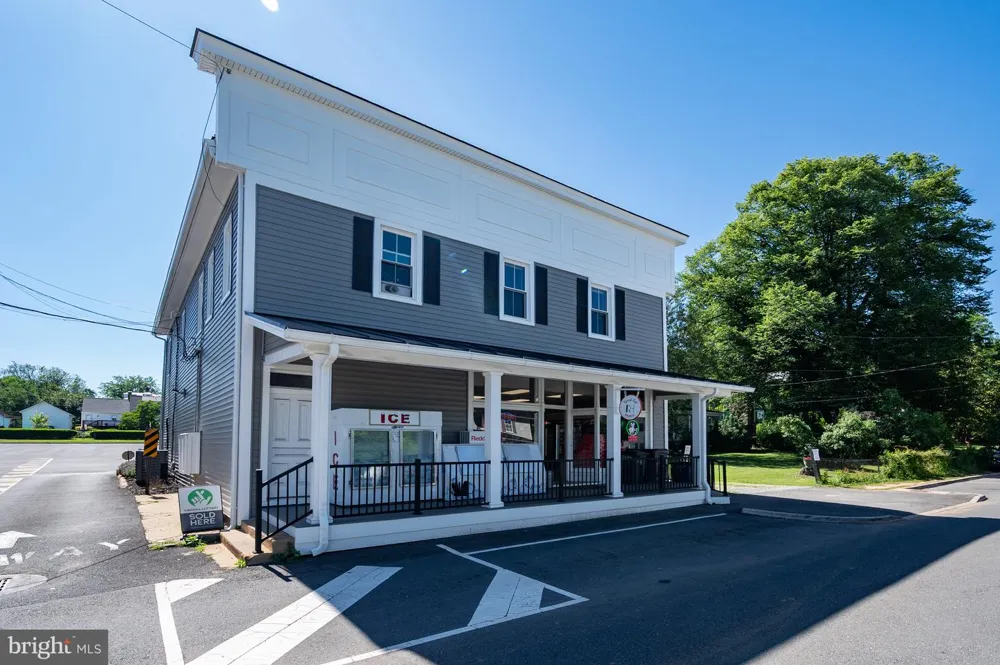 18 E LOUDOUN STREET Round Hill, VA 20141