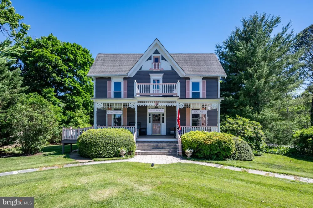 18 E LOUDOUN STREET Round Hill, VA 20141