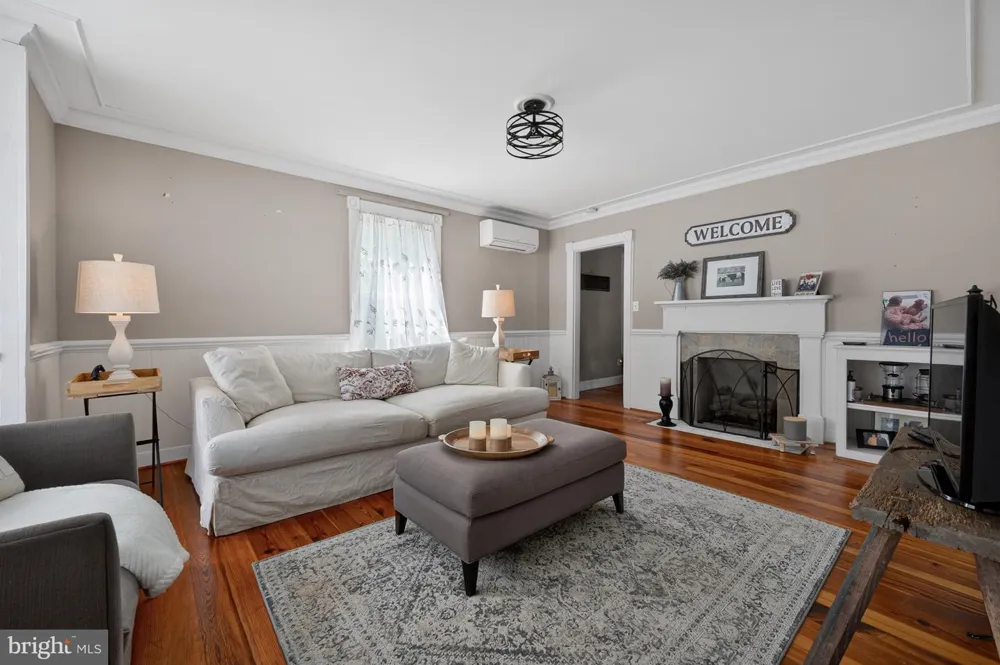 18 E LOUDOUN STREET Round Hill, VA 20141
