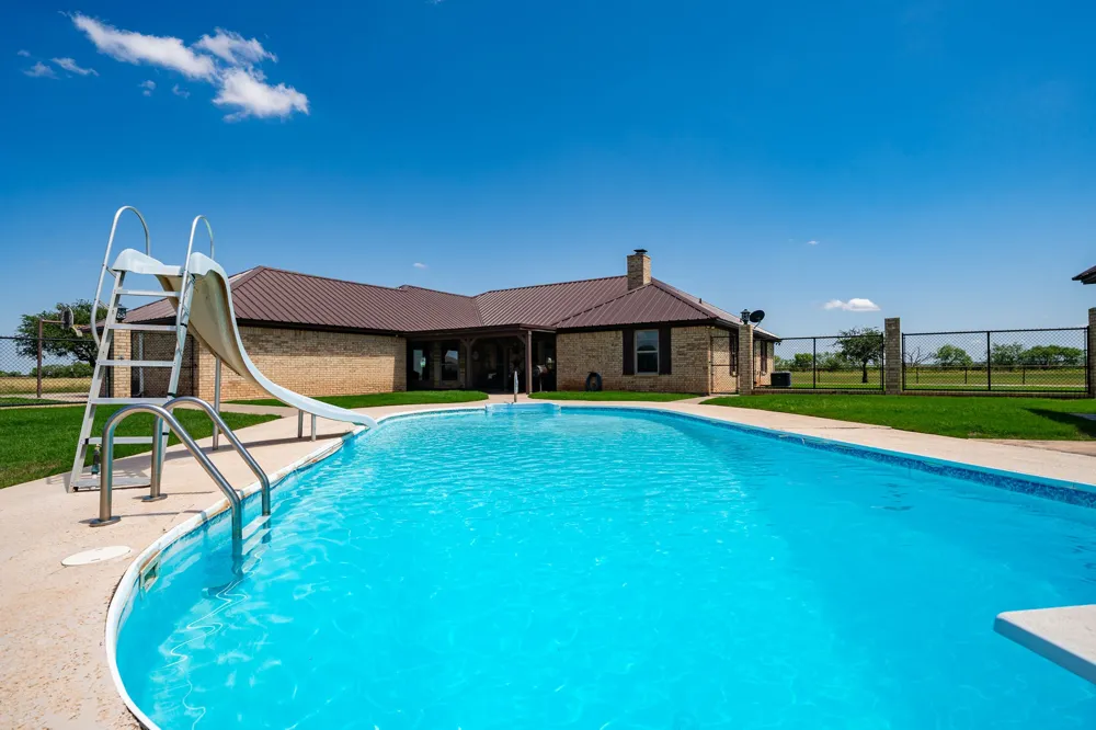 4946 County Road 410 Hawley, TX 79525