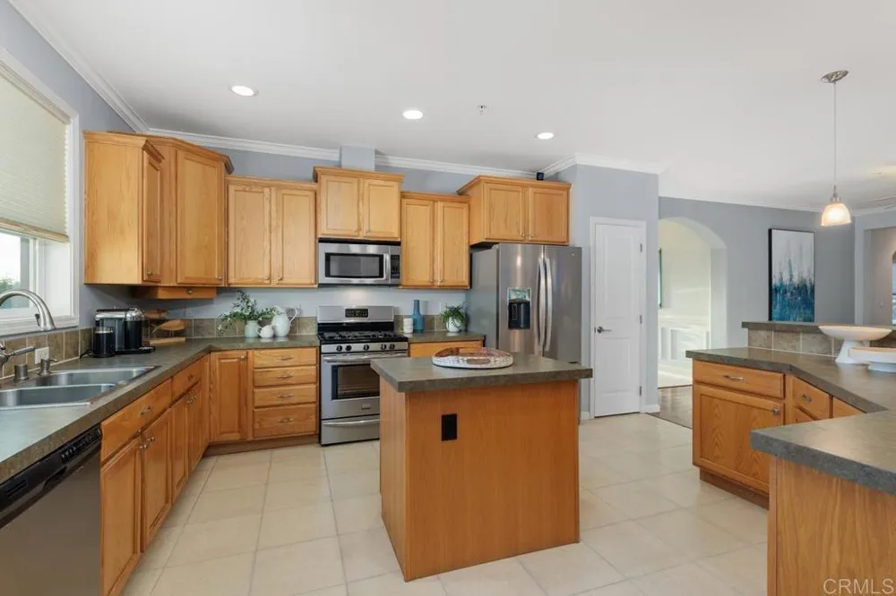 212 Acropolis Way Vista, CA 92084