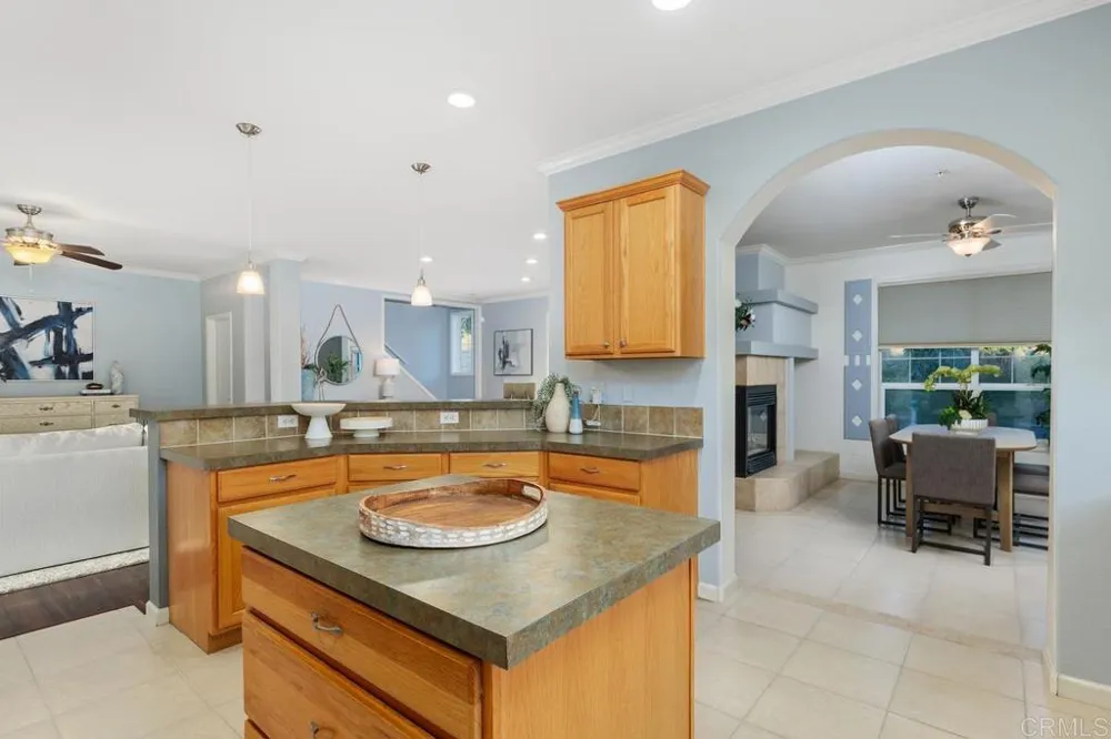 212 Acropolis Way Vista, CA 92084