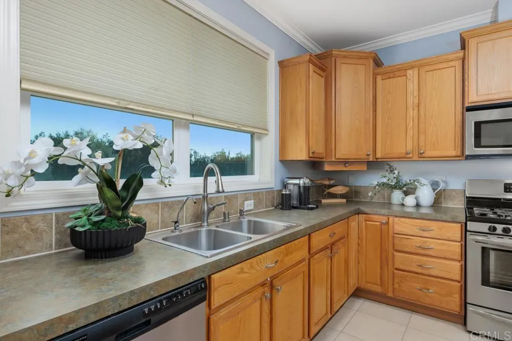 212 Acropolis Way Vista, CA 92084