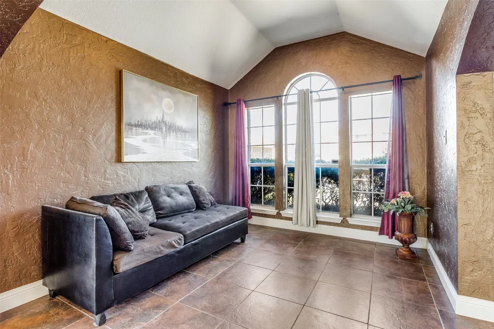 4621 Saint Francis Avenue Dallas, TX 75227