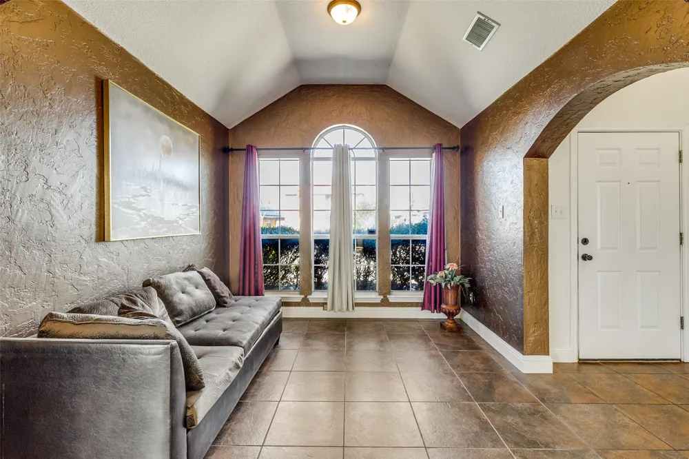 4621 Saint Francis Avenue Dallas, TX 75227