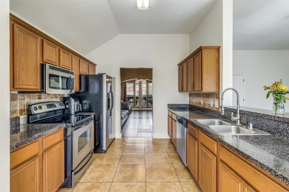 4621 Saint Francis Avenue Dallas, TX 75227