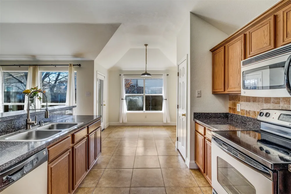 4621 Saint Francis Avenue Dallas, TX 75227
