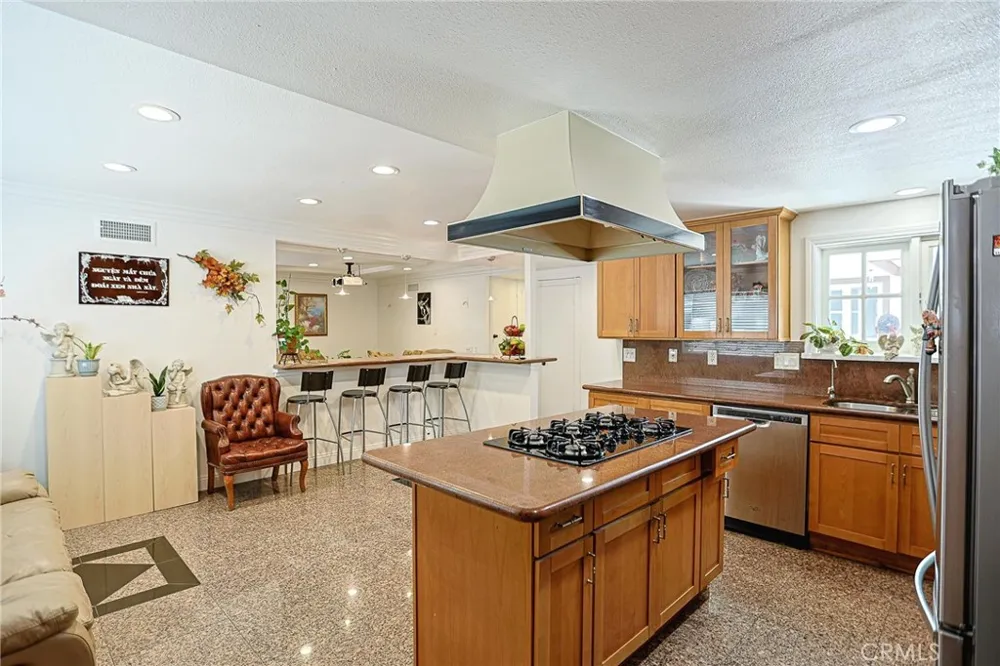 25532 Charlemagne Laguna Hills, CA 92653