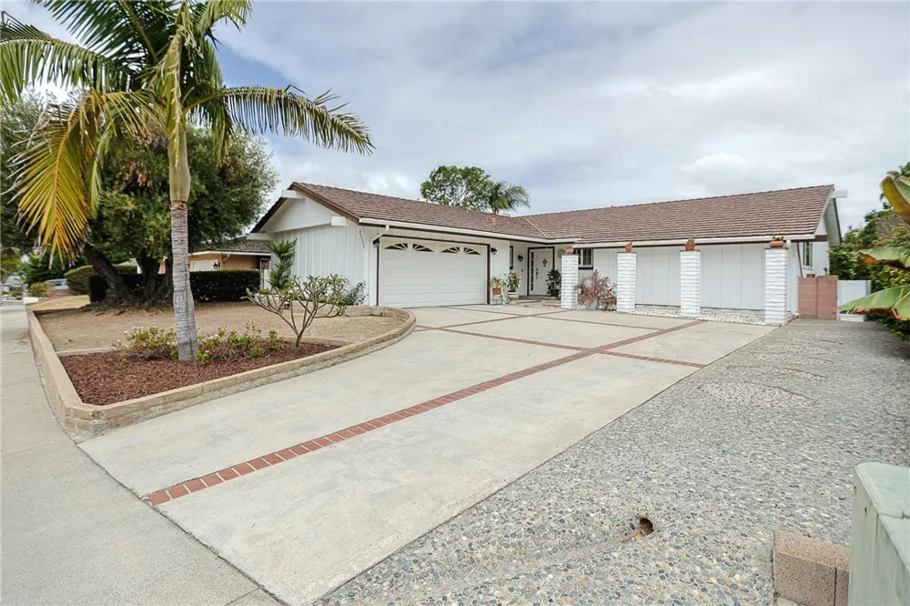 25532 Charlemagne Laguna Hills, CA 92653