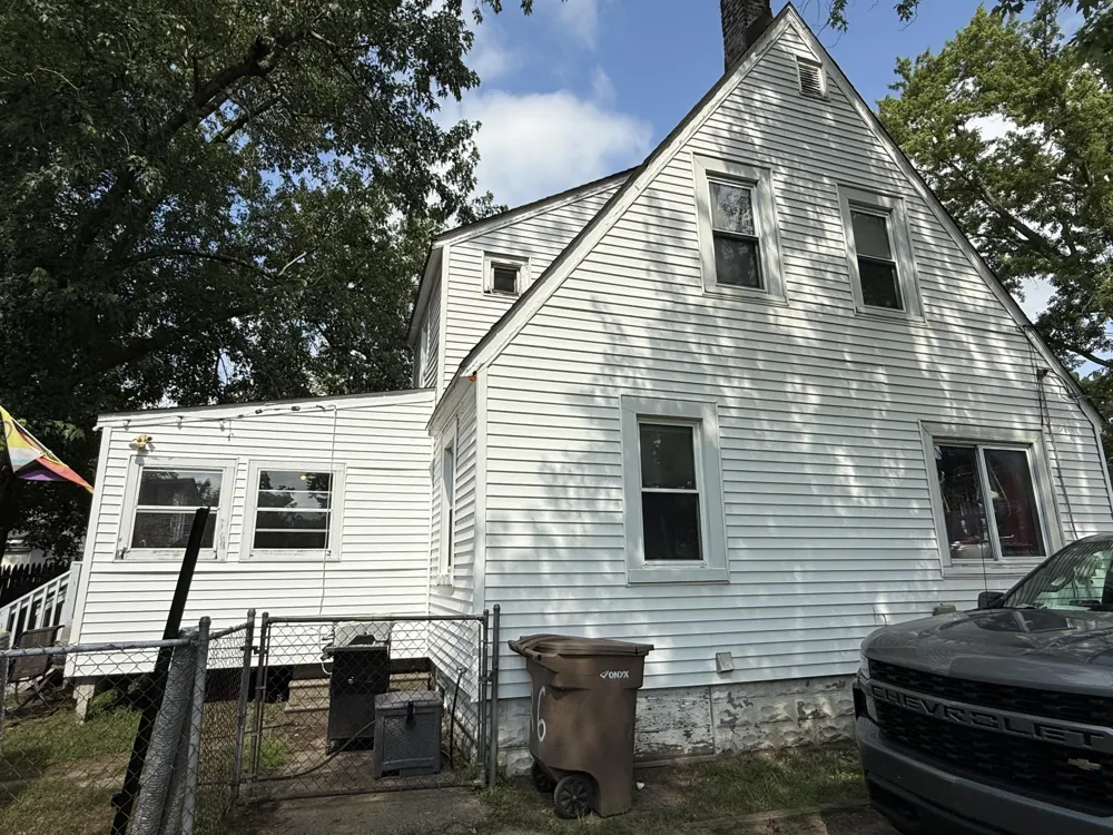 26 Edna Avenue Pontiac, MI 48341